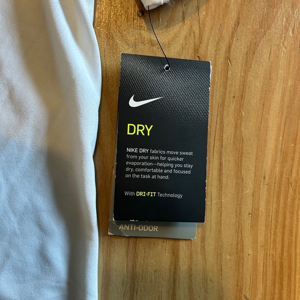 Nike Dri-fit NWT White Short Sleeve Tee Athletic Technical Moisture-wicking top - Picture 3 of 4